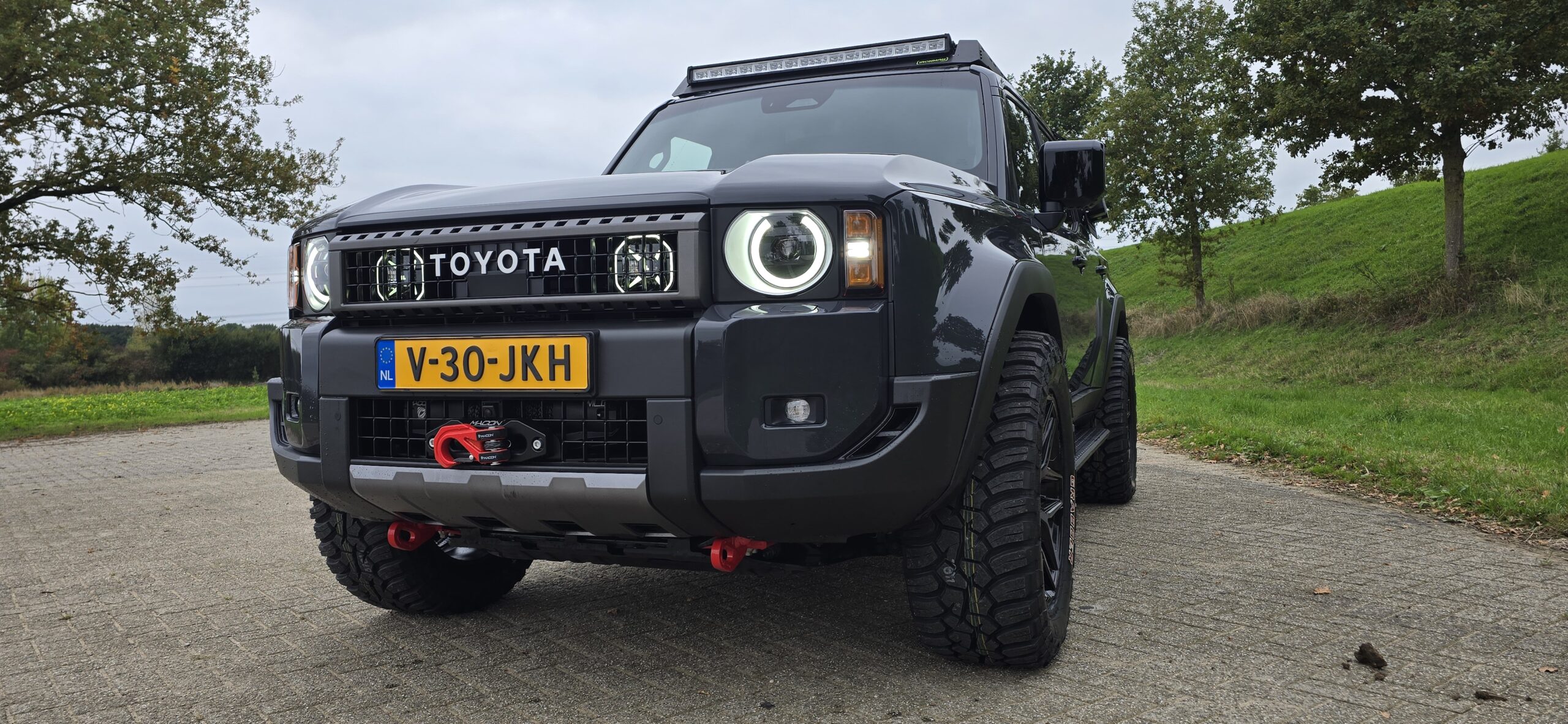 Saris 4×4 – Toyota Land Cruiser – lier (1) Saris 4x4 - Toyota Land Cruiser - lier (1)