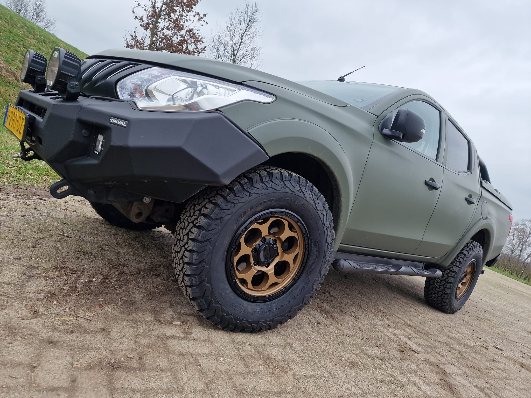 L200 3
